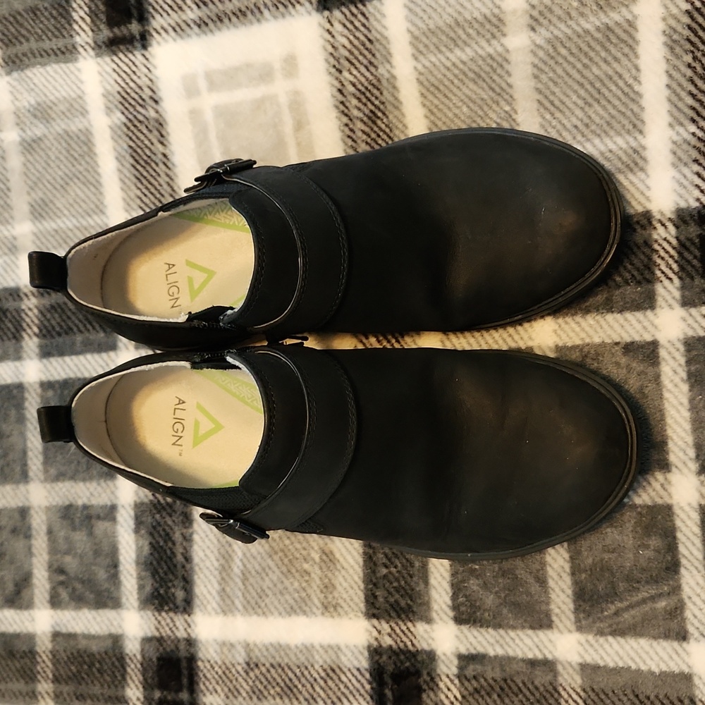 Nursemates Align Arya size 7m in black